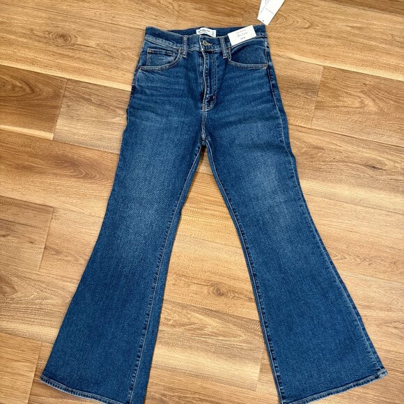 Abercombie & Fitch Women's Flare Ultra High Rise Jeans Size 28 6S NWT - Picture 2 of 3